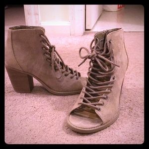 Opened toe roped booties